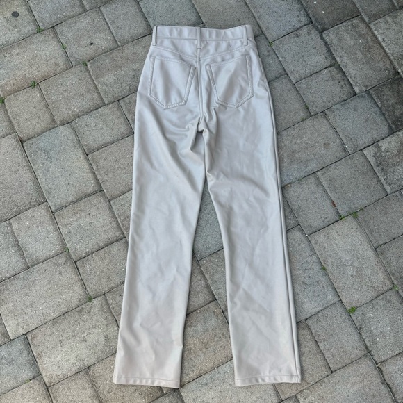 Cream Abercrombie & Fitch Vegan Leather Straight Leg Pants Size 25 / 0 - Picture 2 of 4